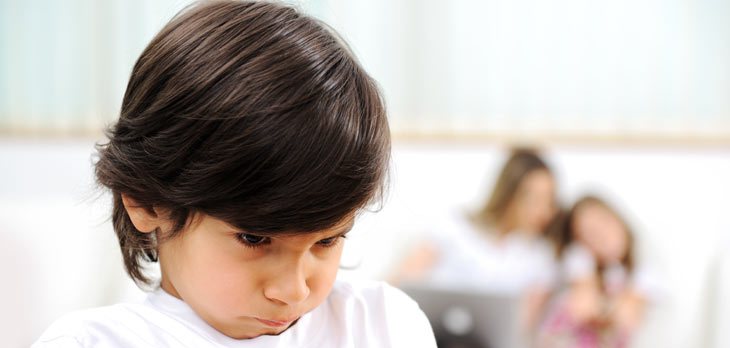 Para educar bien, nuestros hijos necesitan que seamos sus “padres, no amigos”