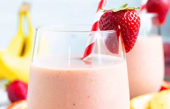 Deliciosos y saludable batido de fresa y plátano
