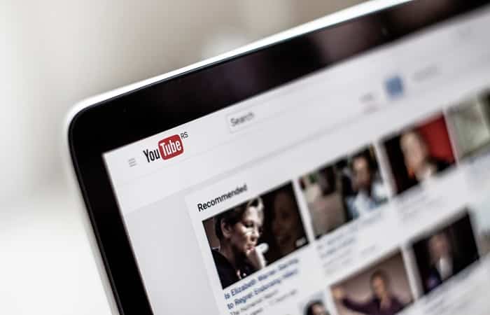 Por qué les atraen tanto los vídeos de youtubers a nuestros hijos