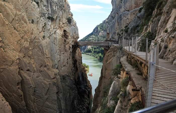 14 Excursiones de altura: sendas por desfiladeros y cañones que cuentan con puentes increíbles