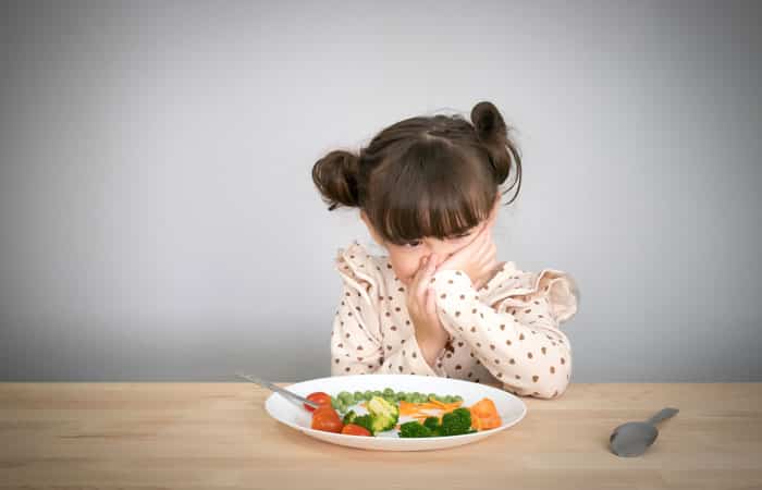 Cuando la hora de la comida se convierte en una lucha: Tips para hacer que los niños coman de todo