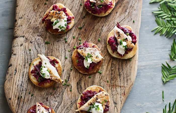 Aperitivos fáciles con miniblinis para paladares gourmet