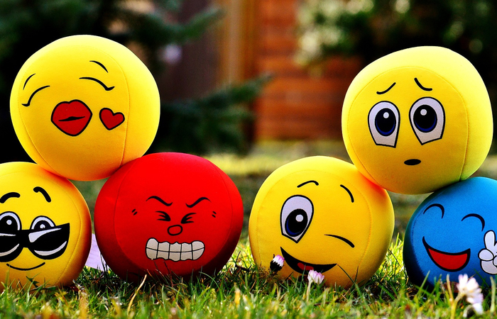 ¿Sabes qué quieren decir realmente los emoticonos que utilizan tus hijos?