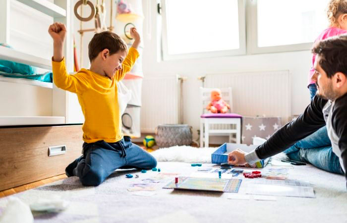 Por qué debemos enseñar a los niños desde pequeños a no hacer trampas y cómo conseguirlo