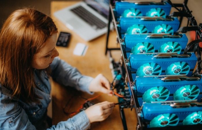 Hacen falta más mujeres con formación STEM para reducir la brecha de habilidades tecnológicas