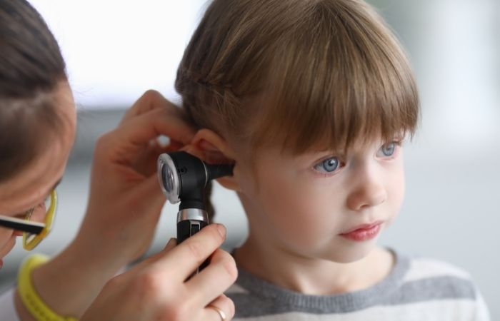 Otorrea en niños: qué hacer si a mi hijo le sale líquido por el oído