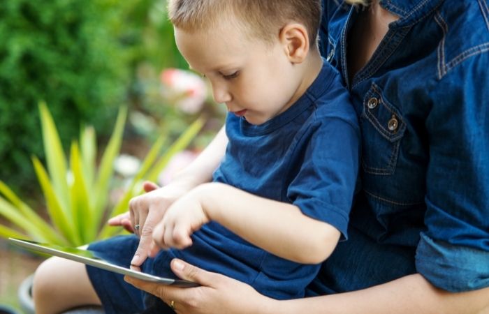 Uso responsable de la tecnología: la creatividad de los niños se apaga cuando se enciende una pantalla