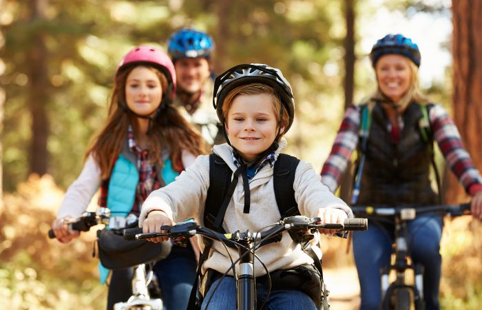 7 Ciudades de España que podrás descubrir en familia pedaleando en bicicleta