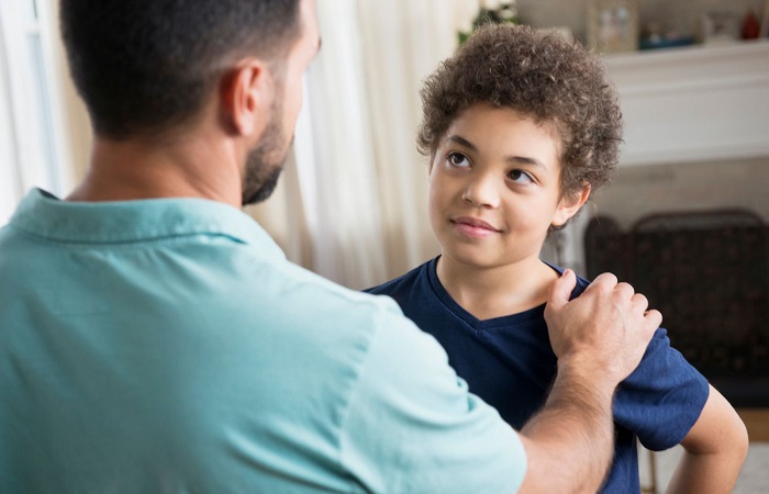 4 Conversaciones incómodas que todos los padres debemos abordar en algún momento con los niños