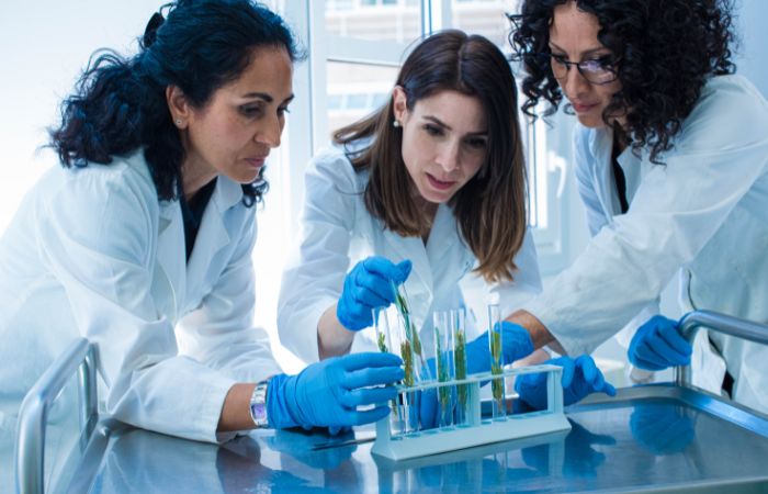 'Inspiradoras', los cuadernillos descargables que buscan despertar el interés de las niñas por las disciplinas STEM