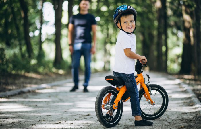 Todo lo que necesitas si vas a montar en bici con niños
