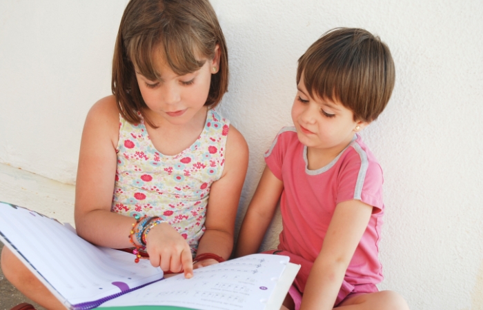 Cuadernillos de verano para que los niños repasen y aprendan durante las vacaciones