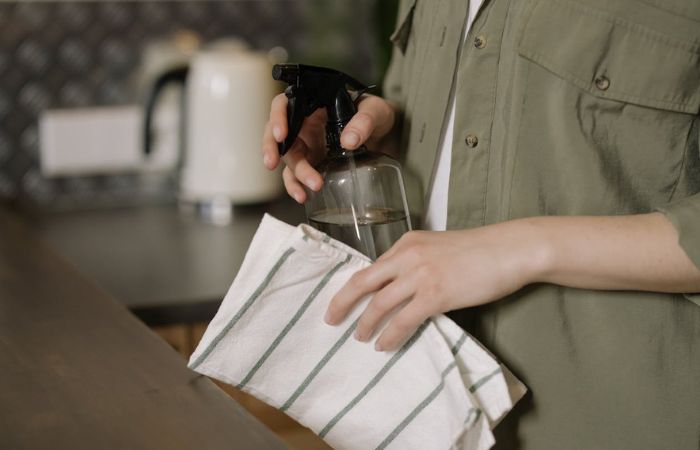Los productos y utensilios de limpieza que no pueden faltar en tu casa