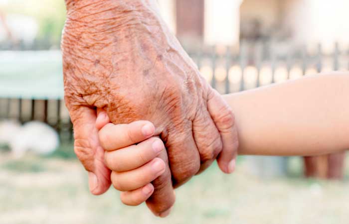 Los abuelos tóxicos existen: cómo detectarlos y de qué forma actuar