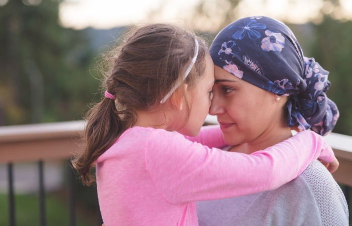 Cáncer de mama: hablar de ello con nuestros hijos, clave para su prevención