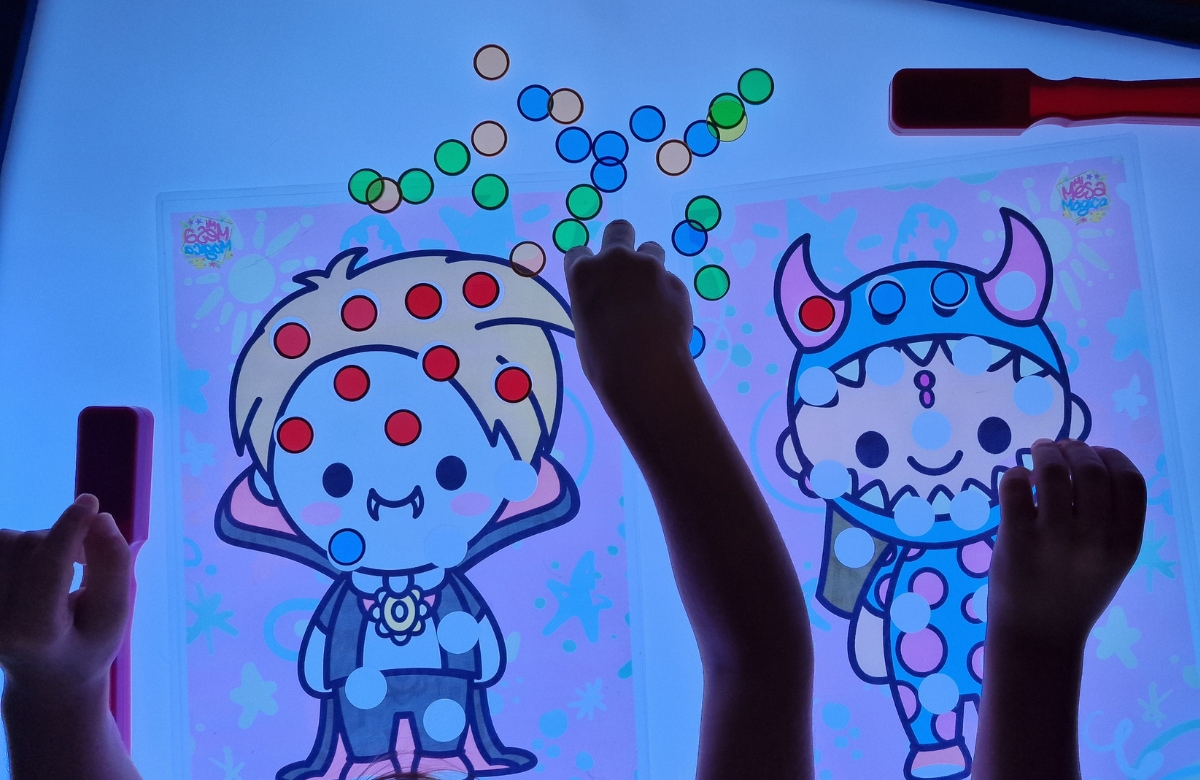 La magia de las mesas de luz y su contribución al desarrollo infantil
