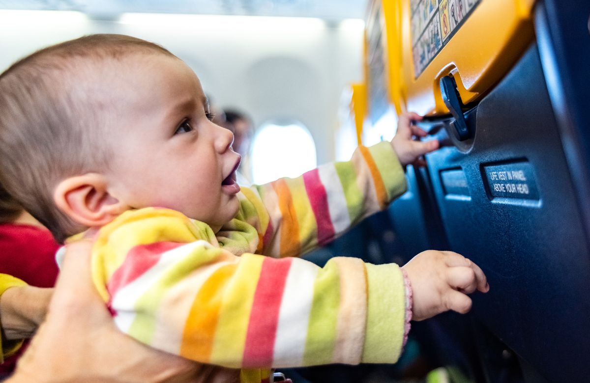 'Jet lag' en bebés y niños: claves para que duerman bien en los viajes
