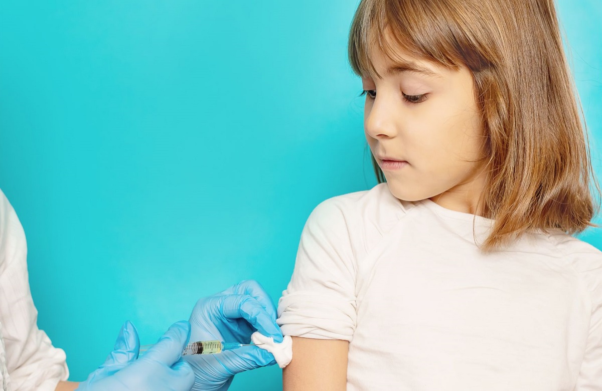 Calendario de inmunizaciones 2025: las vacunas que recomienda la AEP para los niños