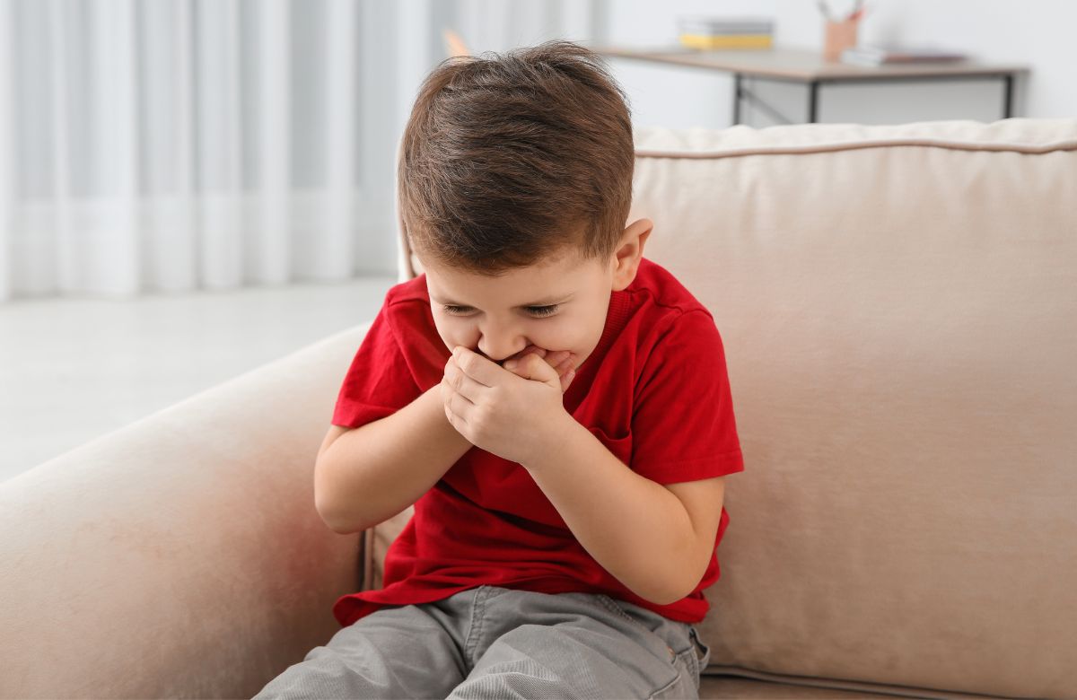 ¿Por qué mi hijo vomita sin motivo aparente?