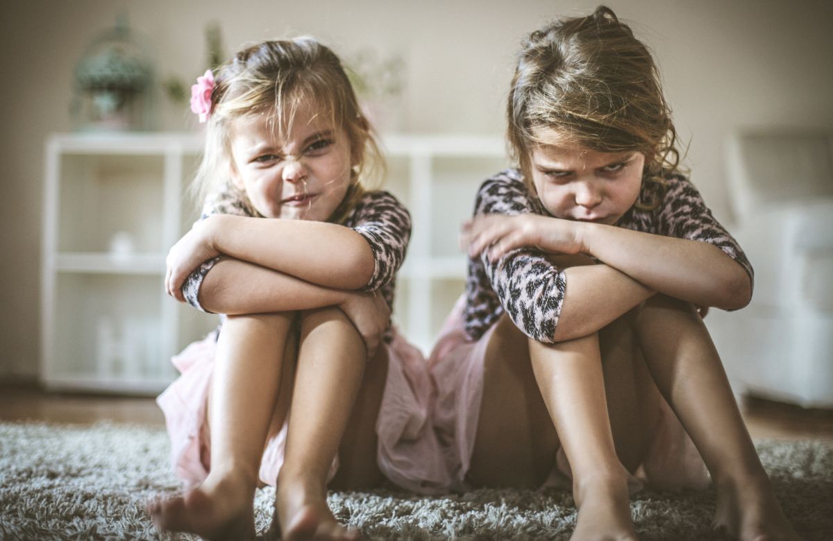 Celos y envidia entre hermanos: ¿sabrías distinguirlos?